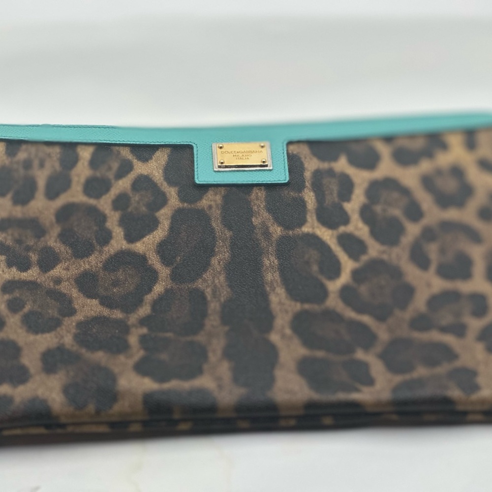 Dolce & Gabbana Leopard Print Clutch with scarf ! Set ! Worn twice !